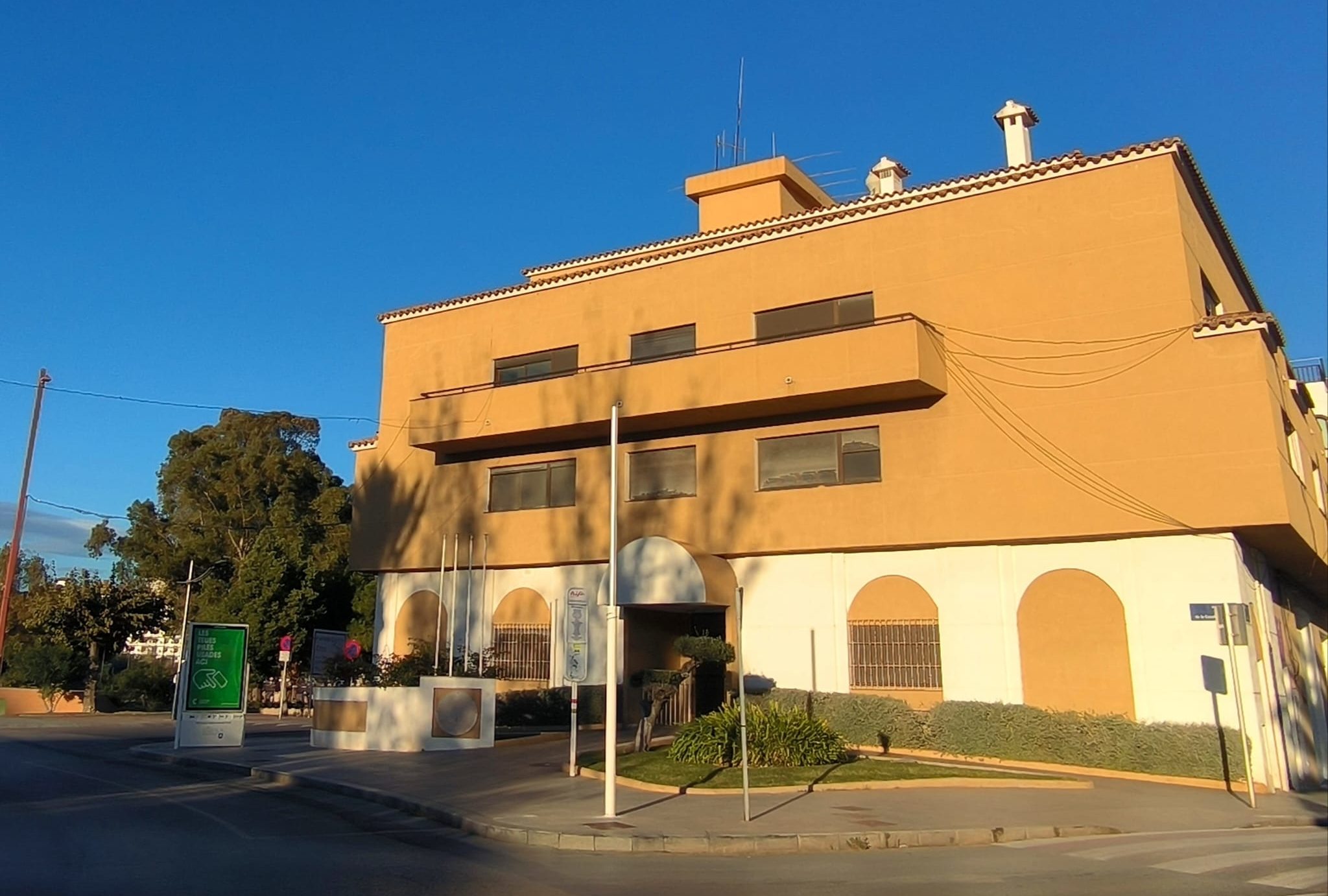 Peníscola millora i adequa l'edifici municipal de plaça Constitució