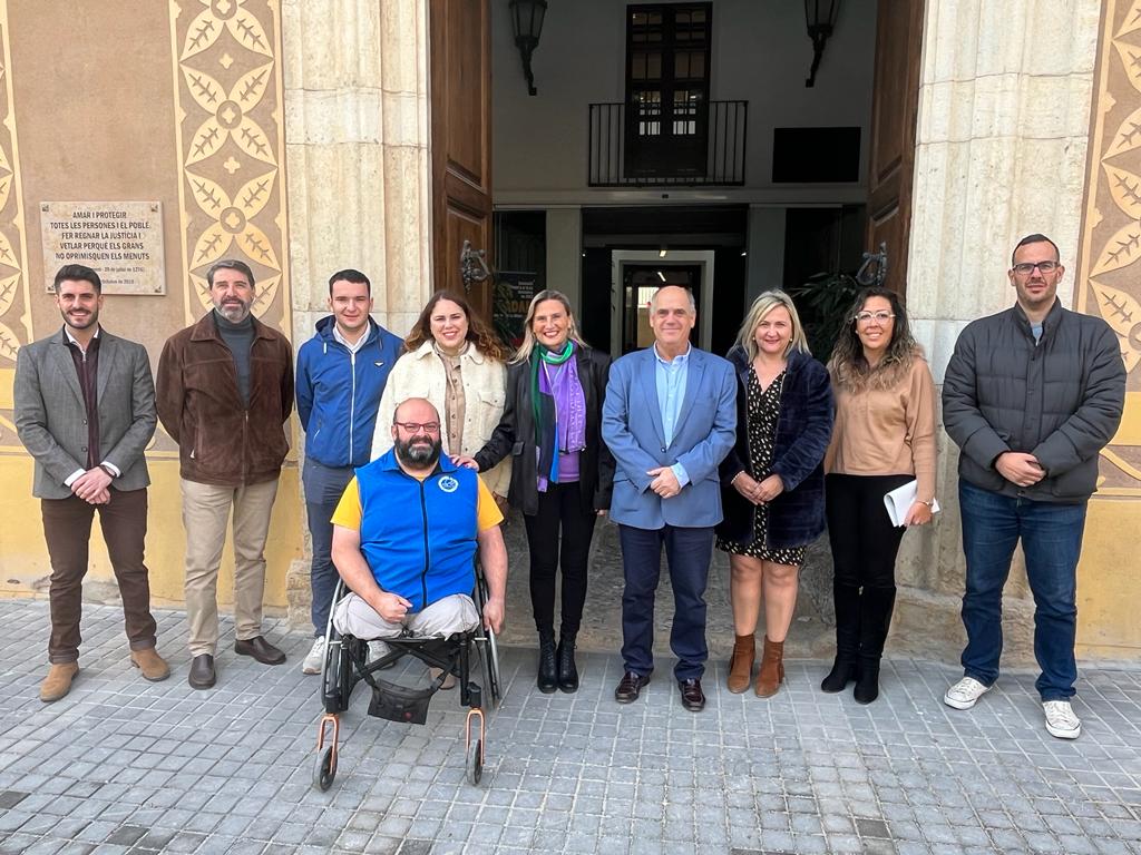 Fabregat es reuneix amb l'alcalde de Benicarló i visita la Conferència Sant Vicenç de Paül