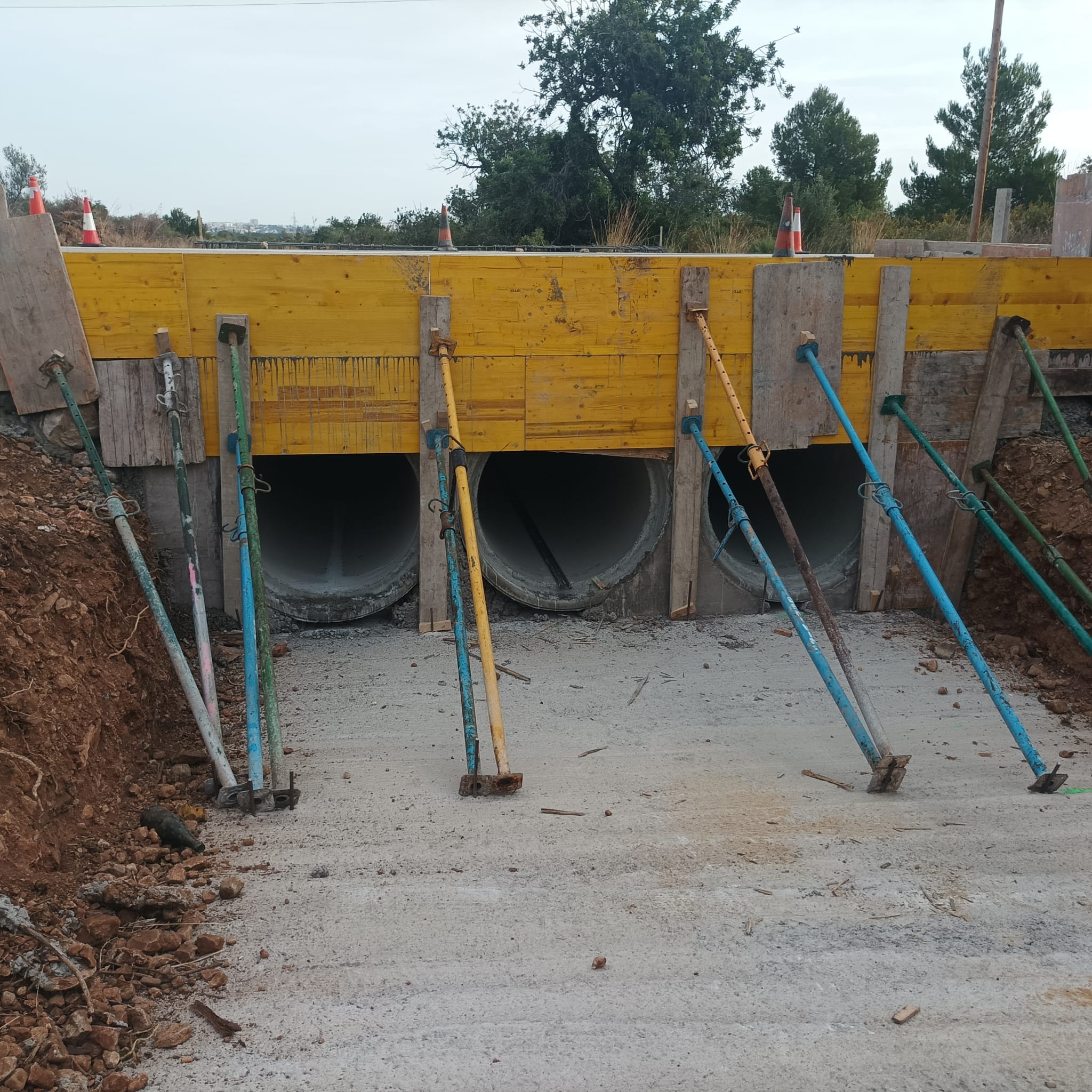 Peníscola amplia el pont sobre el Barranc de Mongells per a millorar la canalització de pluvials