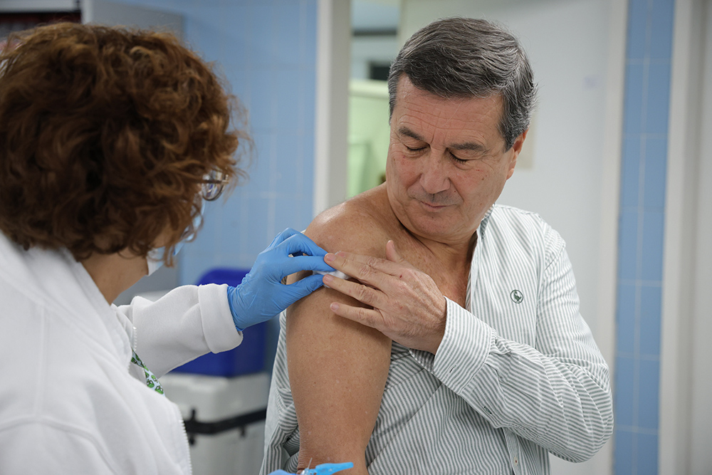 Gómez anima a la vacunació com a mesura més eficaç per a protegir-se contra els virus respiratoris