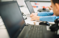 La Generalitat completarà enguany la instal·lació de wifi en tots els centres educatius