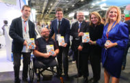 Carlos Mazón visita els expositors de l'estand de la Comunitat Valenciana en Fitur
