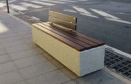 Tres nous bancs permetran descansar en diferents punts de l'avinguda de Castelló de Vilafranca