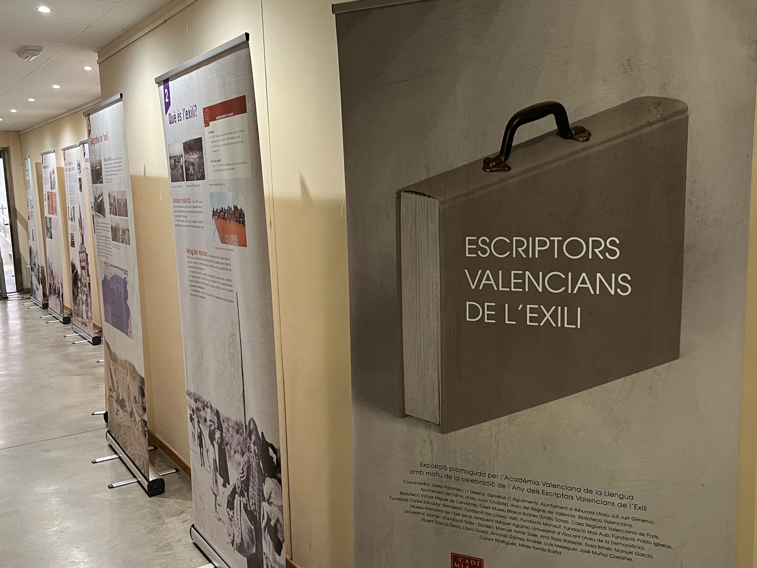 La Biblioteca Municipal de Vinaròs acull l’exposició «Escriptors valencians de l’exili»