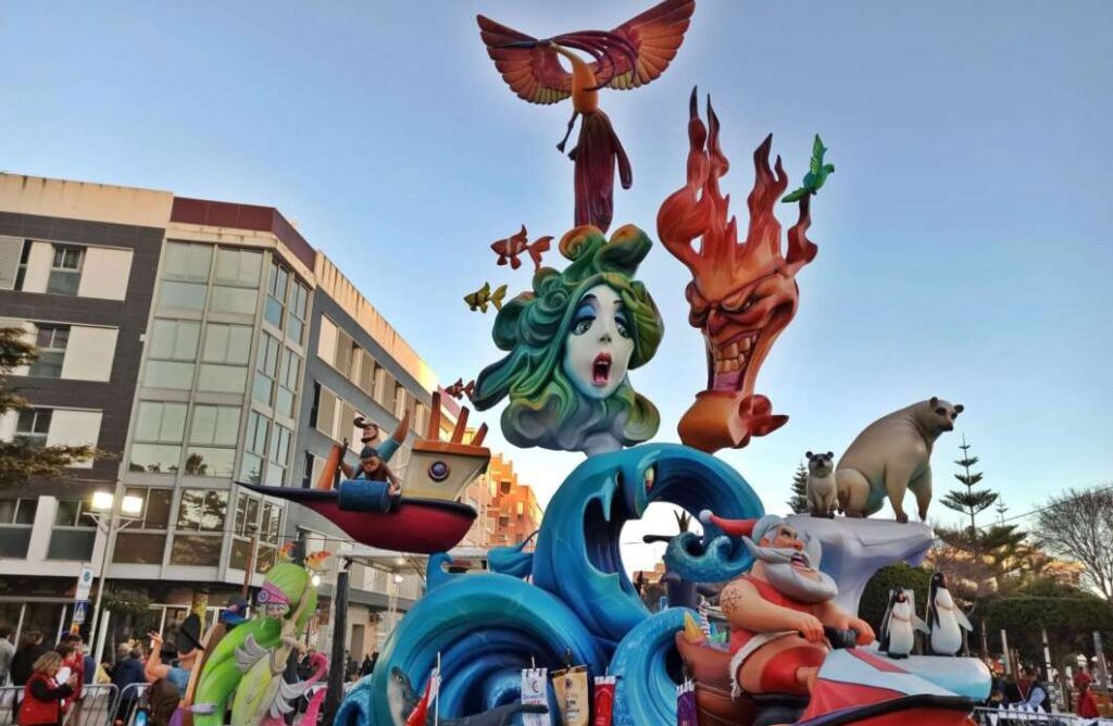 Educació destina 180.000 euros per a promocionar el valencià en els llibrets de Falles i Magdalena