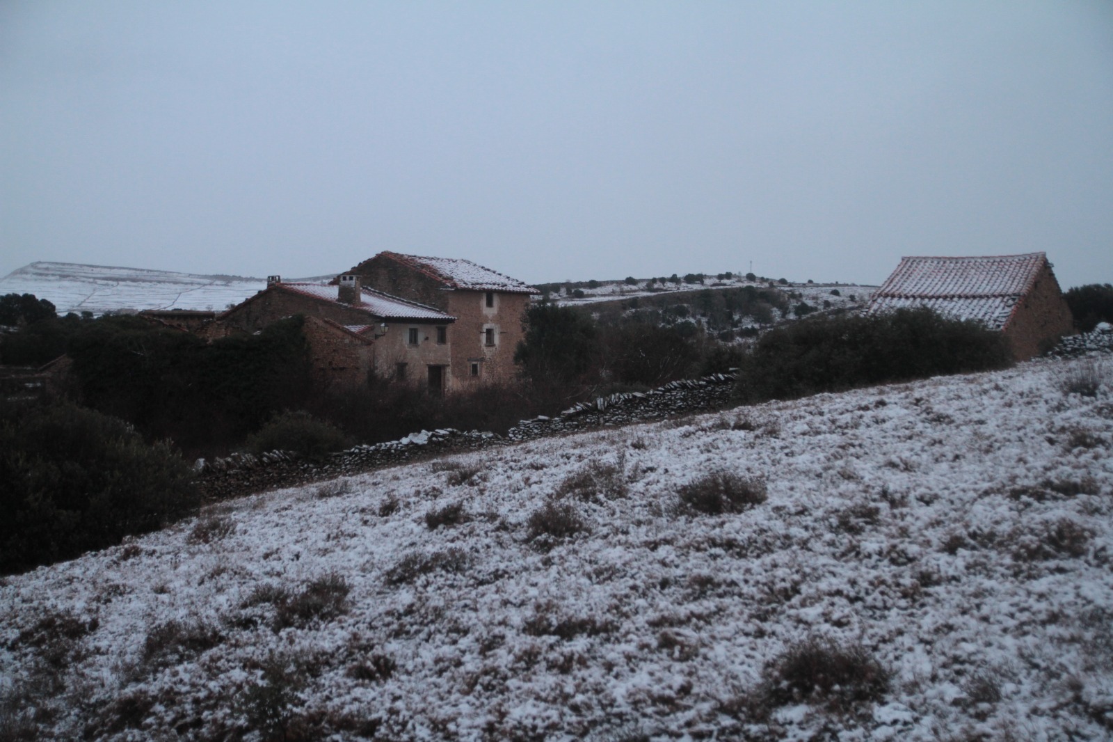Sanitat recomana abrigar-se amb diverses capes de roba i apagar estufes a la nit durant els dies de més fred