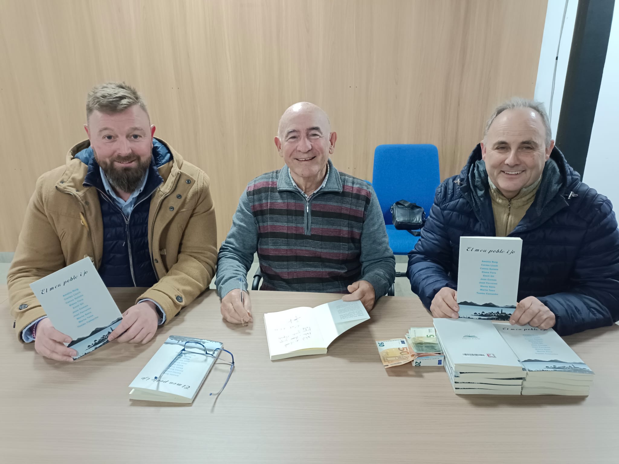 Sant Jordi fomenta la cultura amb la presentació de «El meu poble i jo» del col·lectiu «Dijous d’Arts»