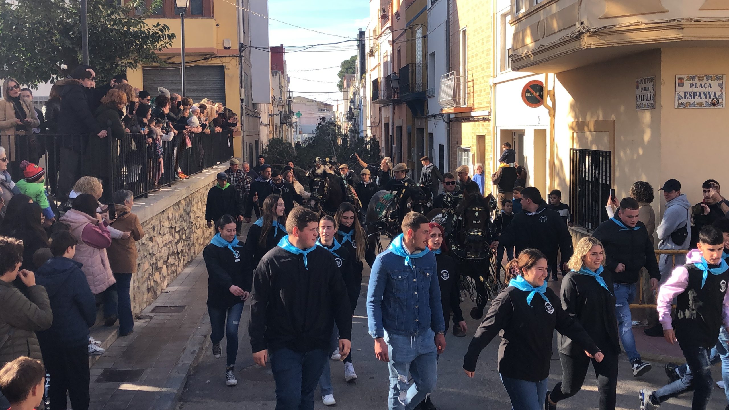 «L'Entrà del Pi» dels Quintos i Quintes marca l'inici de Sant Antoni