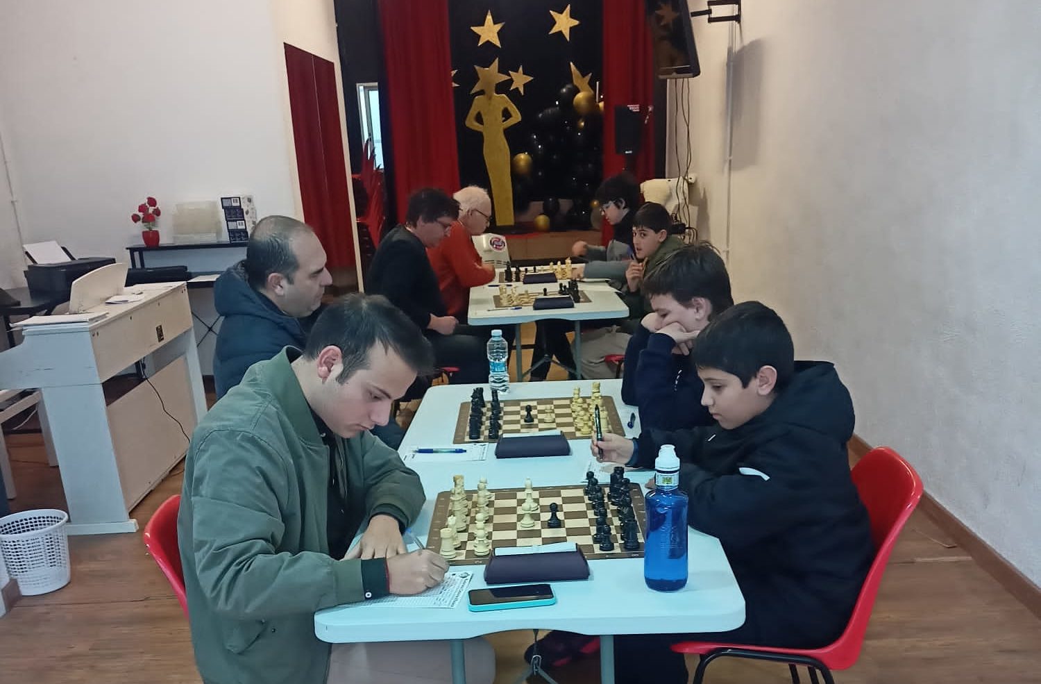 Cara i creu al Riu Sénia d'escacs en la lluita per l'ascens