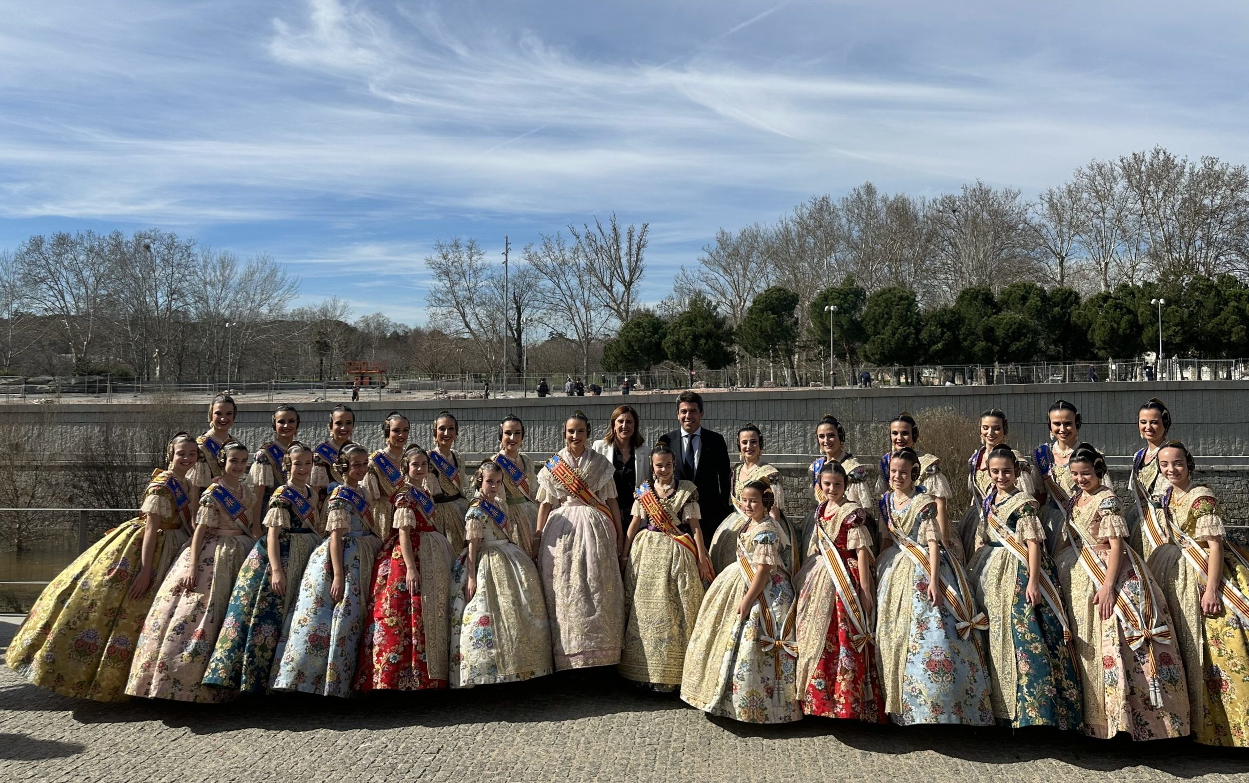 Carlos Mazón elogia la «germanor» entre ciutats que suposa la «mascletà» de Madrid