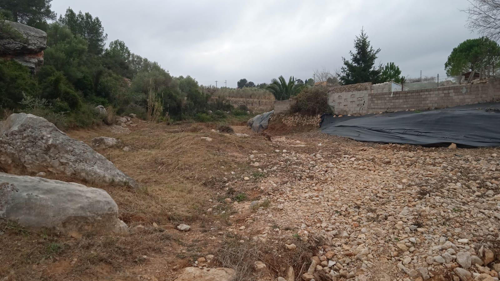La Brigada EMERGE realitza tasques de desbrossament al barranc de la Tossa de Càlig