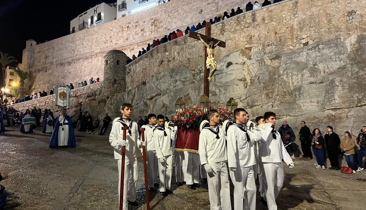 Peníscola viu la processó del Dijous Sant pels carrers empedrats de la ciutadella