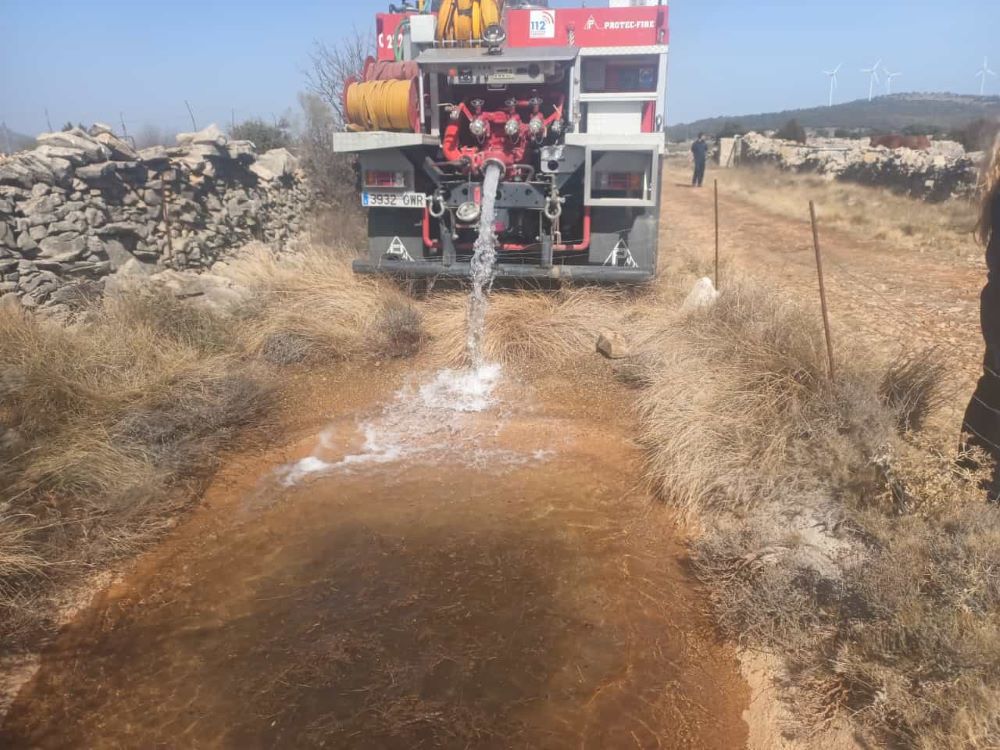 Vilafranca plena d'aigua les basses del terme per a ajudar a la fauna salvatge a combatre la sequera