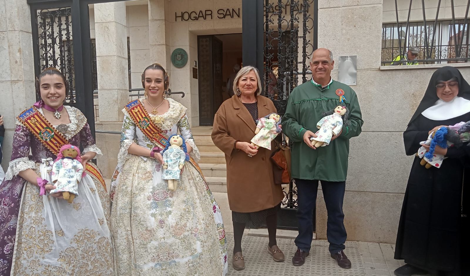 L’Ajuntament de Vinaròs participa en la cremà de la falla de la Llar Sant Sebastià