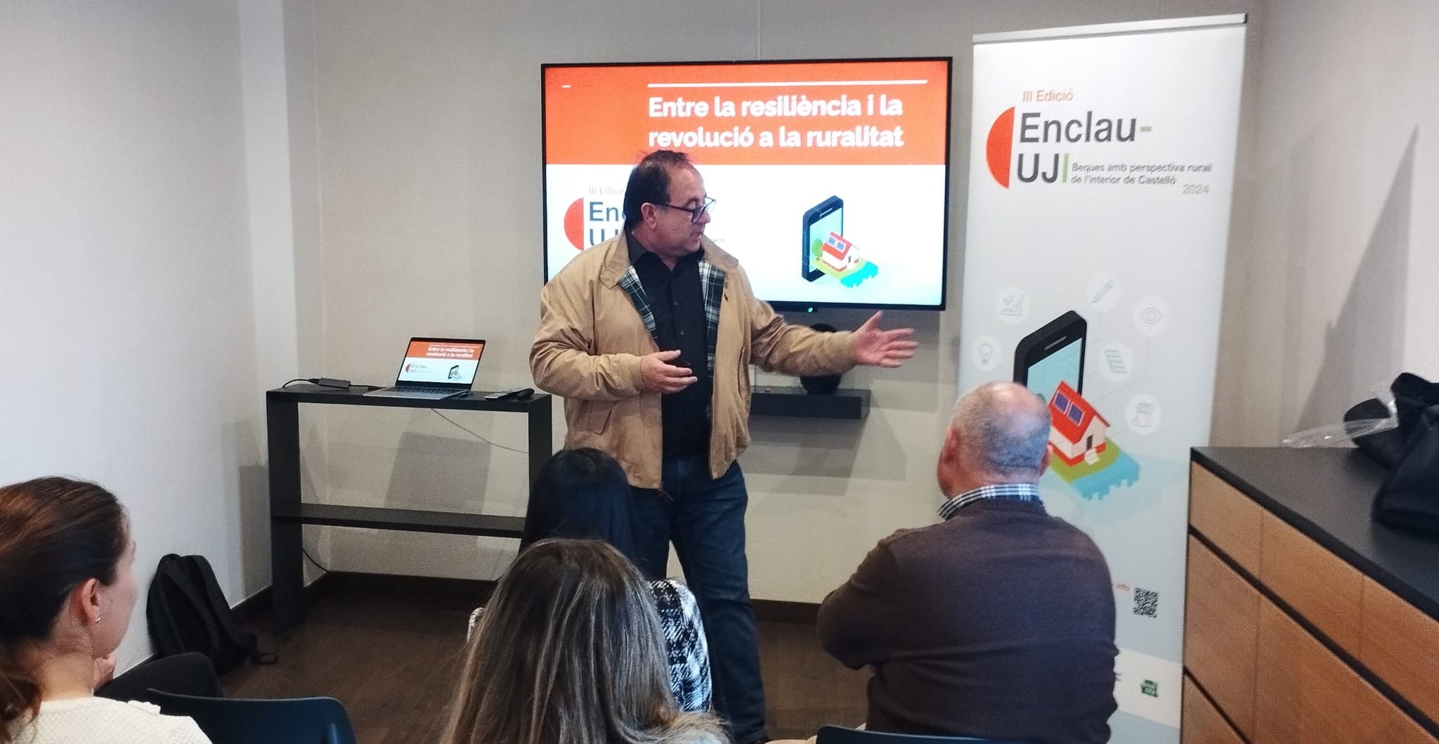 El GAL Maestrat Plana Alta i l'UJI presenten «casos d'èxit» per a fomentar les beques universitàries