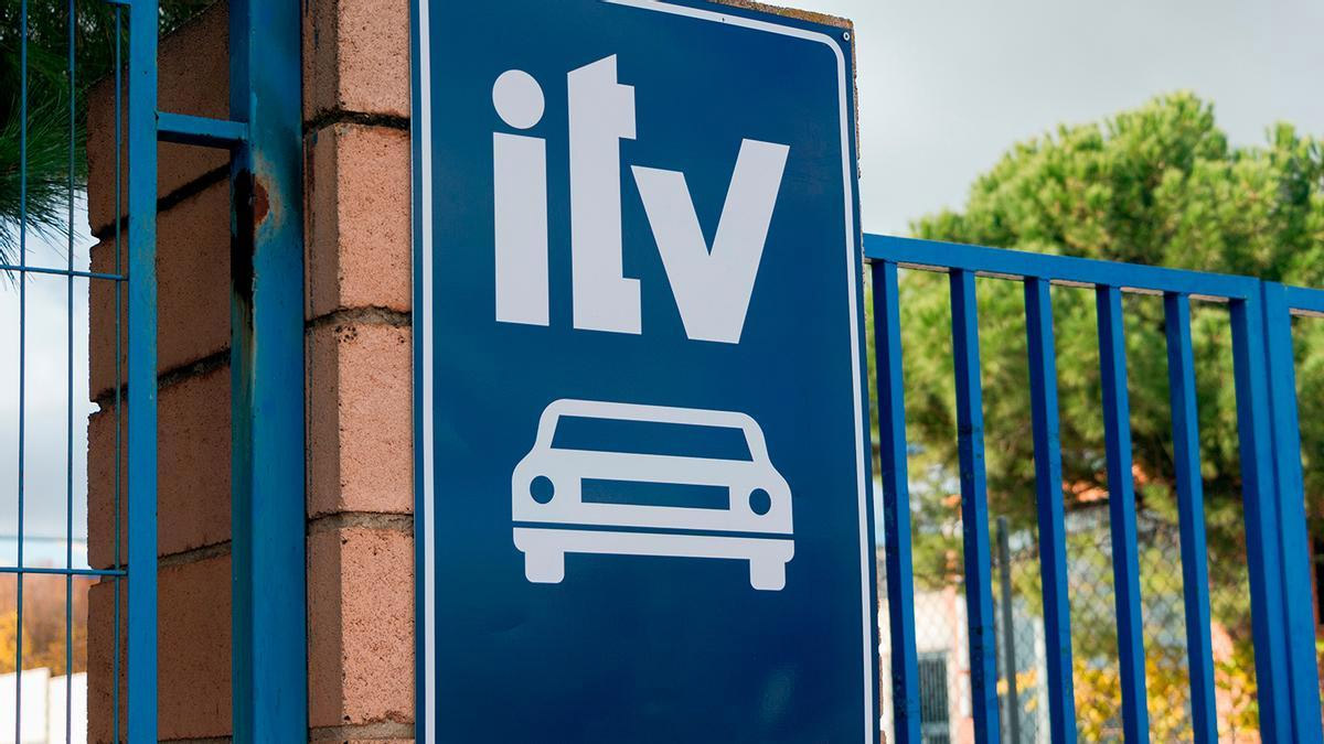 Indústria lamenta la vaga en les ITV i culpa als treballadors pels retards en el servici