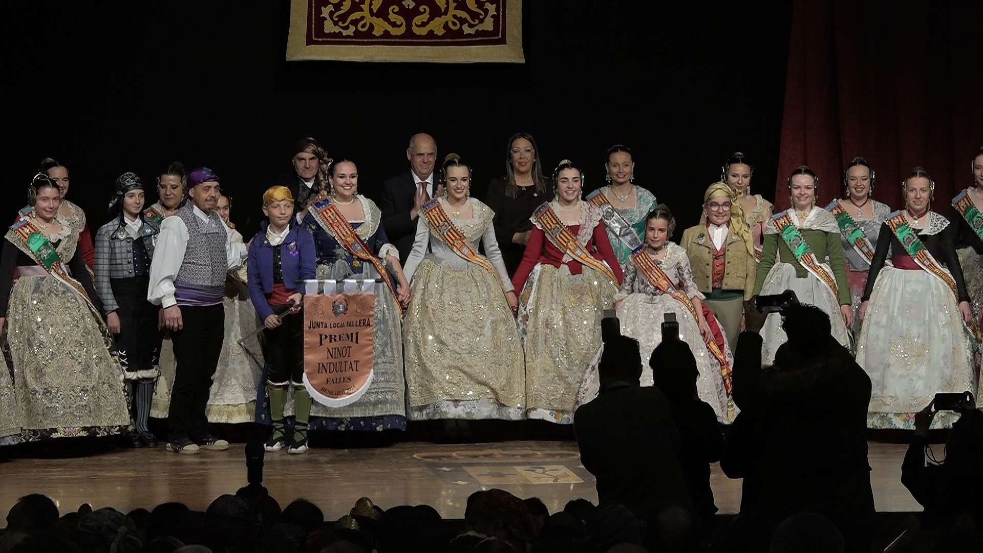 Les Falles Cremats i Caduf de Benicarló guanyen el premi del «Ninot Indultat»