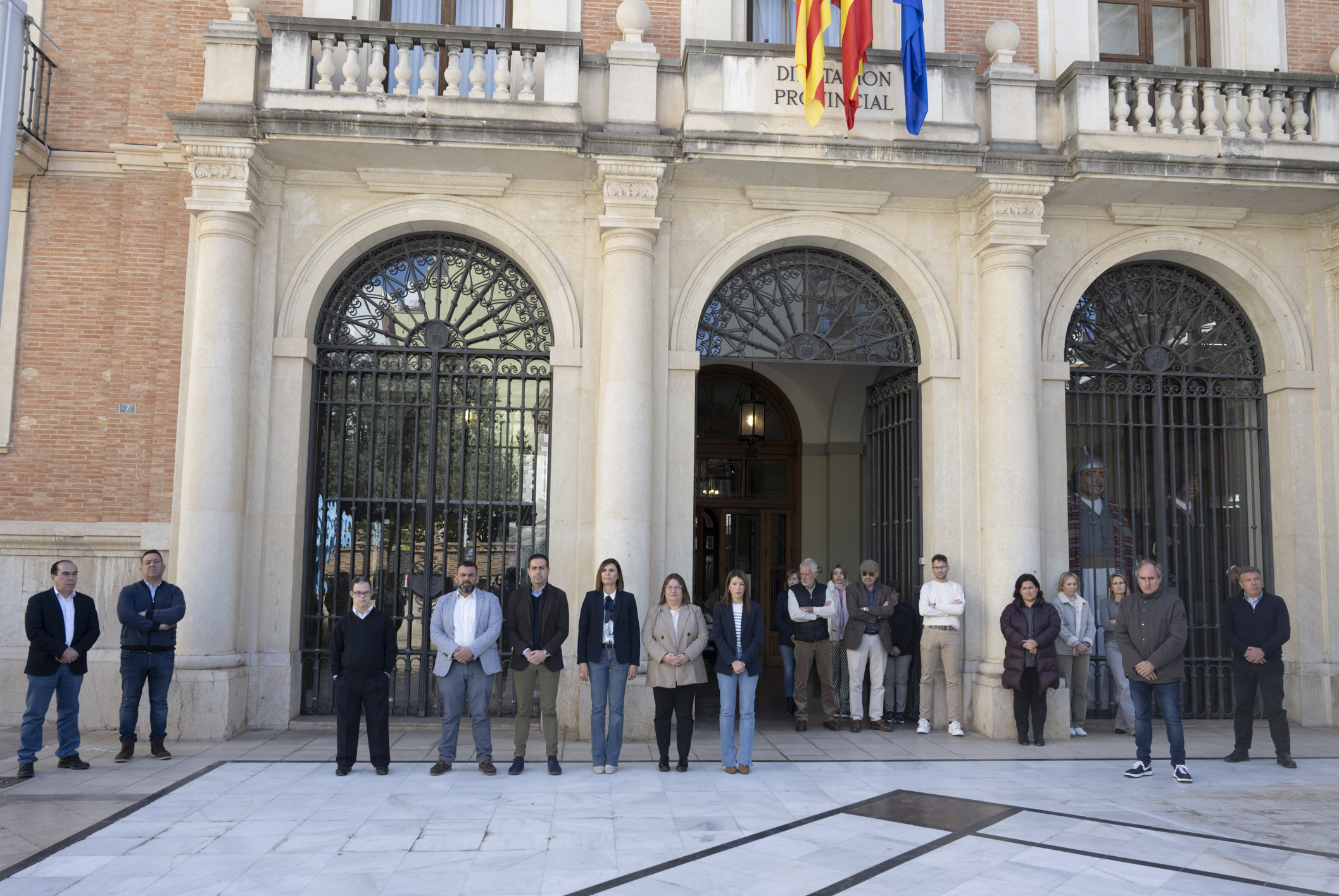 La Diputació guarda un minut de silenci en memòria de les víctimes de l'11M de 2004