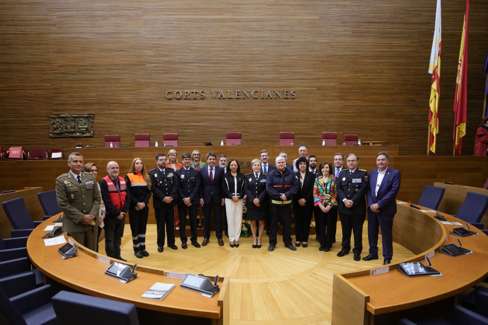 Carlos Mazón assistix a l’acte institucional amb motiu de la commemoració del 25 d’abril