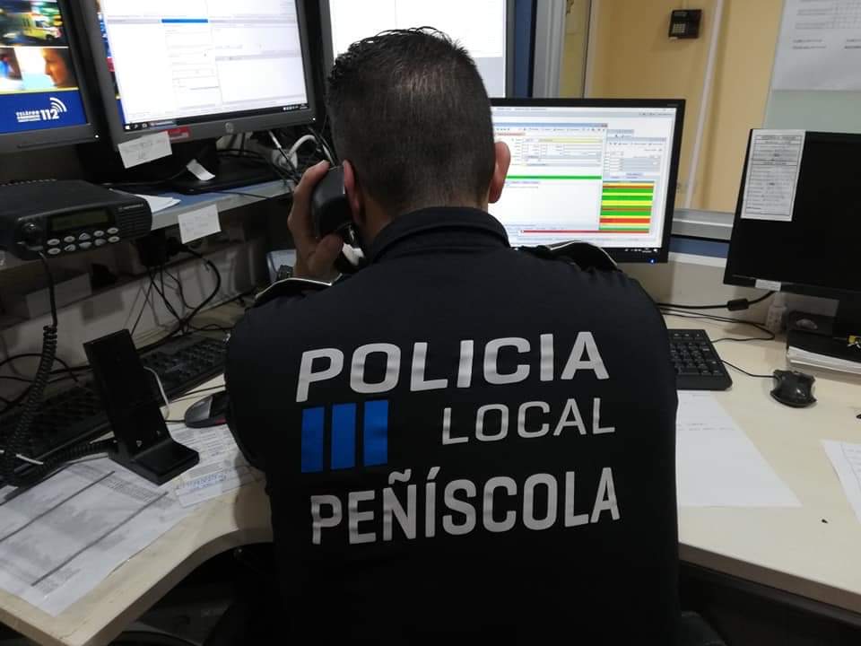 La Policia Local de Peníscola confisca 1.130 articles del «top manta» durant la Setmana Santa