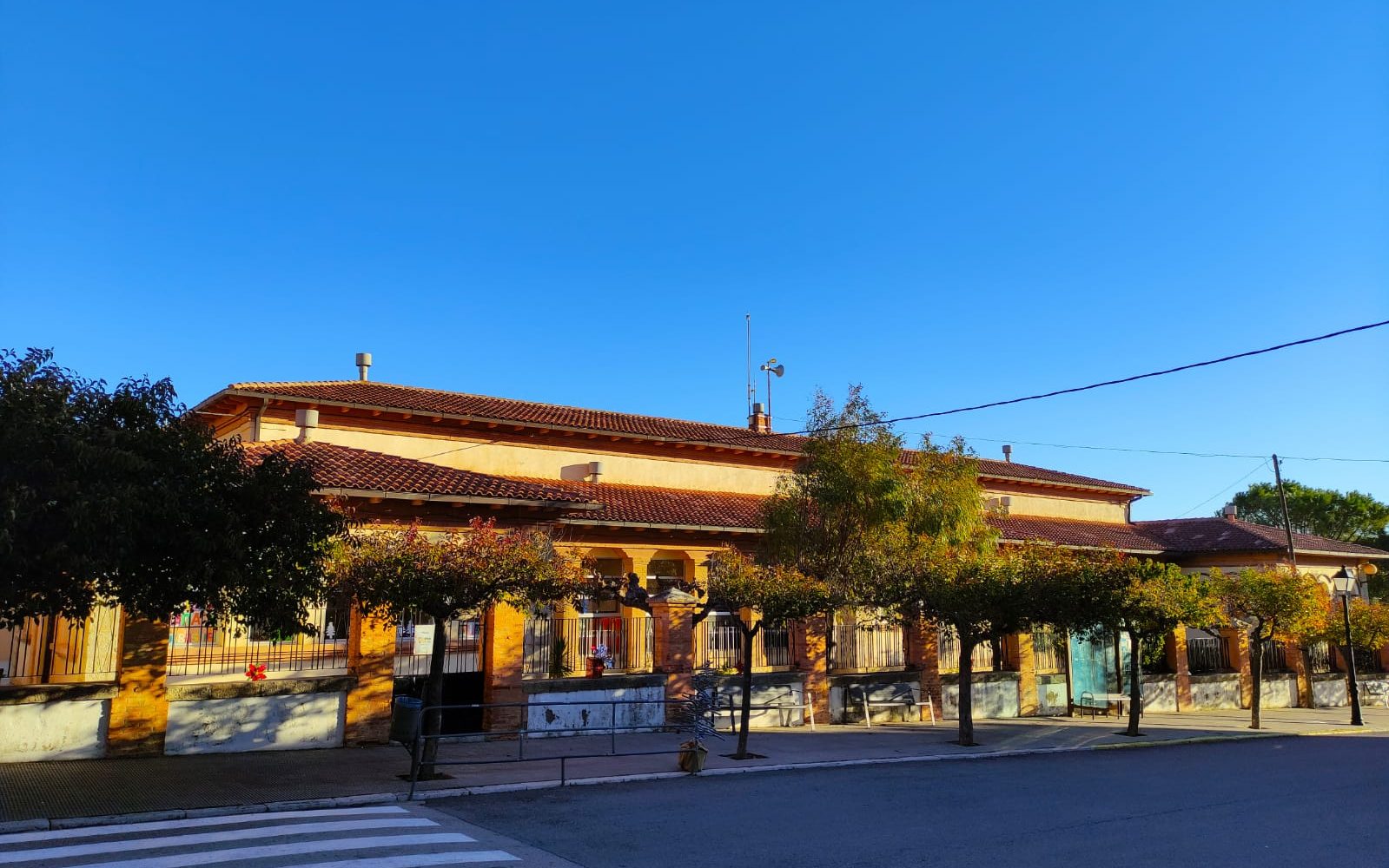 L'Ajuntament de Xert completa l'expedient per a reparar la coberta del col·legi
