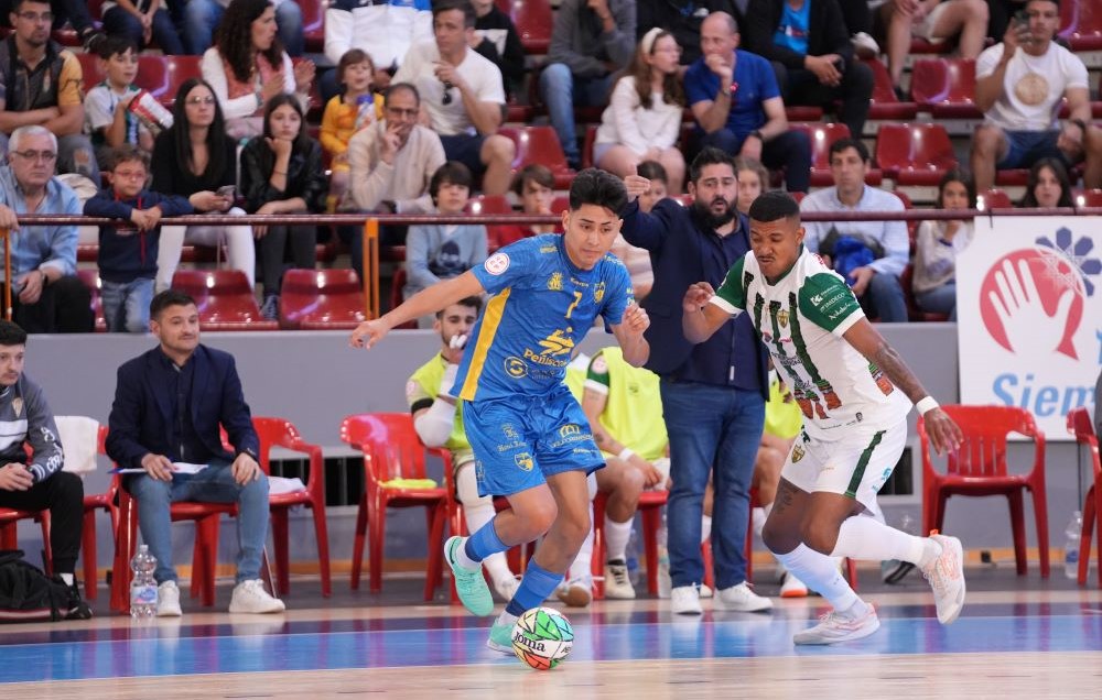 El Servigroup Peníscola es topa amb un gran Fabio i cau per la mínima a Còrdova (5-4)