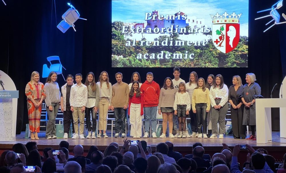 L’Ajuntament de Vinaròs entrega els premis extraordinaris al rendiment acadèmic en un acte renovat