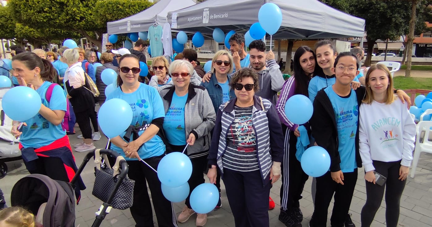 Benicarló es vestix de blau per l'autisme