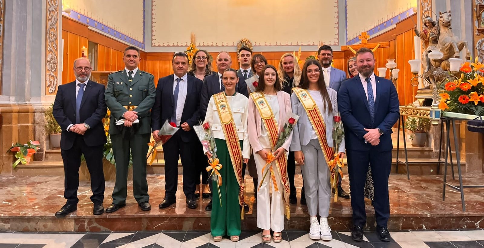 Sant Jordi es bolca en la celebració del seu patró