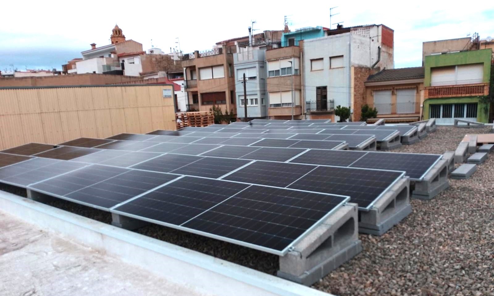 Traiguera inicia les obres d'instal·lació de plaques solars en la teulada de tres edificis municipals
