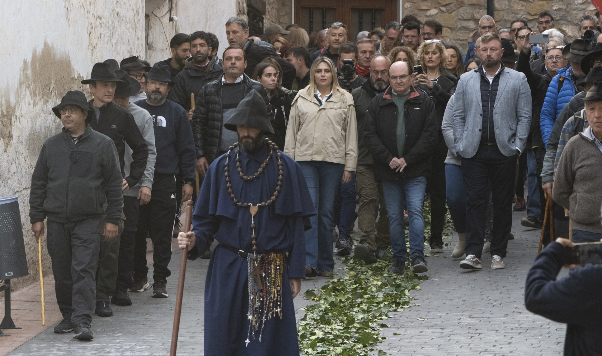 Barrachina assistix a l'eixida dels Pelegrins confiant que la rogativa aconseguisca l'esperada pluja