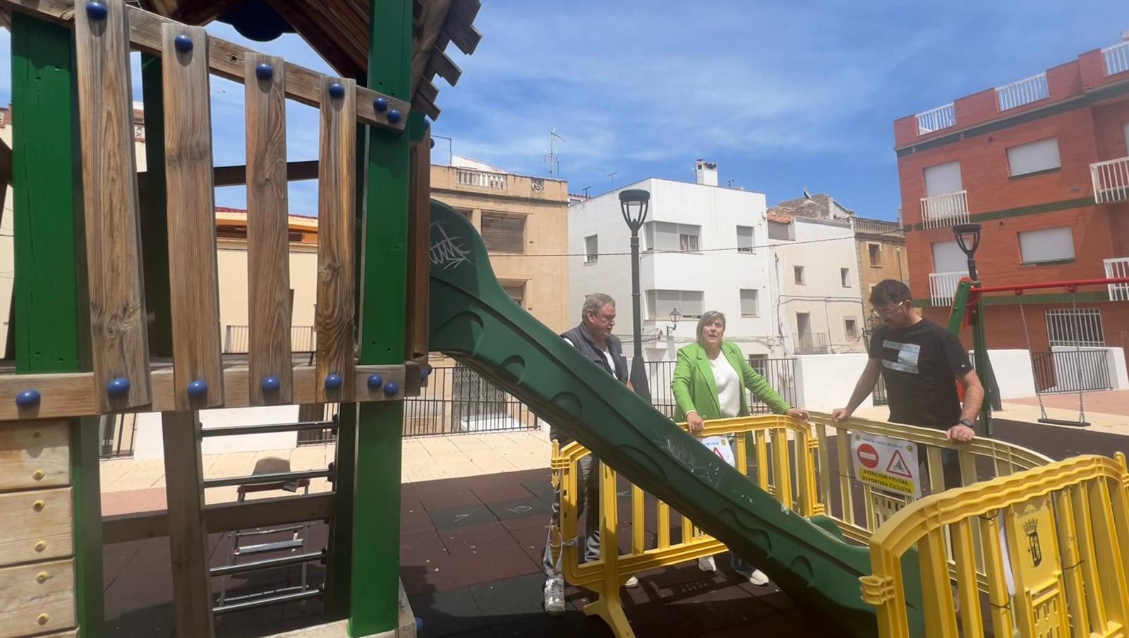 L’Ajuntament de Càlig realitza el manteniment i adequació dels parcs infantils