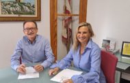 La delegada del Consell es reunix amb l'alcalde per a tractar les necessitats d'Alcalà-Alcossebre