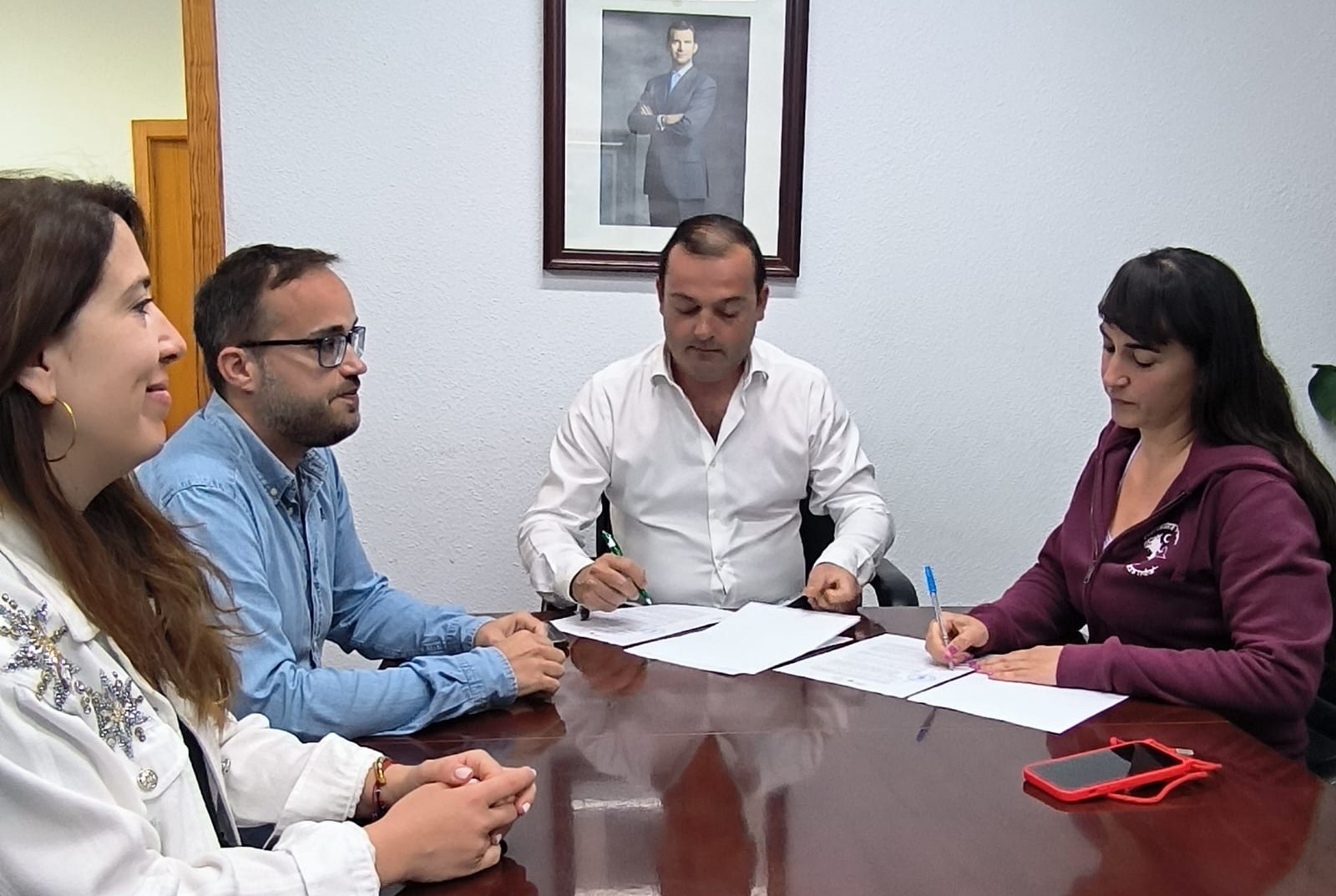 L'Ajuntament de Peníscola i l'Associació Mènades d’Irta signen un conveni de col·laboració