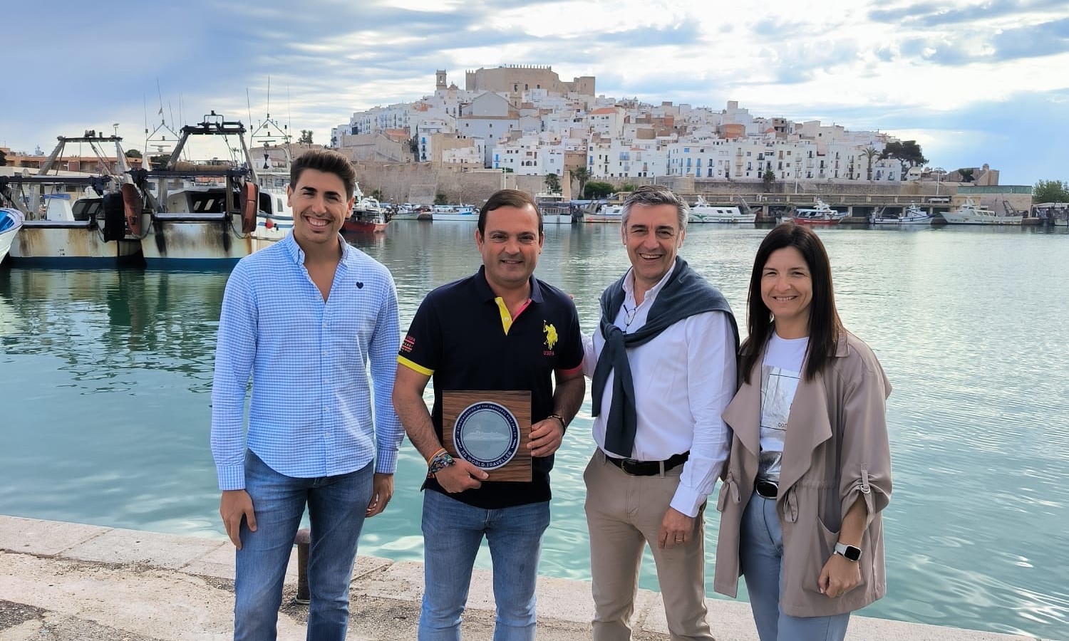 Arriba a Peníscola el vaixell World Traveller amb 172 creueristes