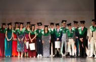 L'alumnat de 2n de batxillerat de l'IES Vilafranca viu una emotiva graduació