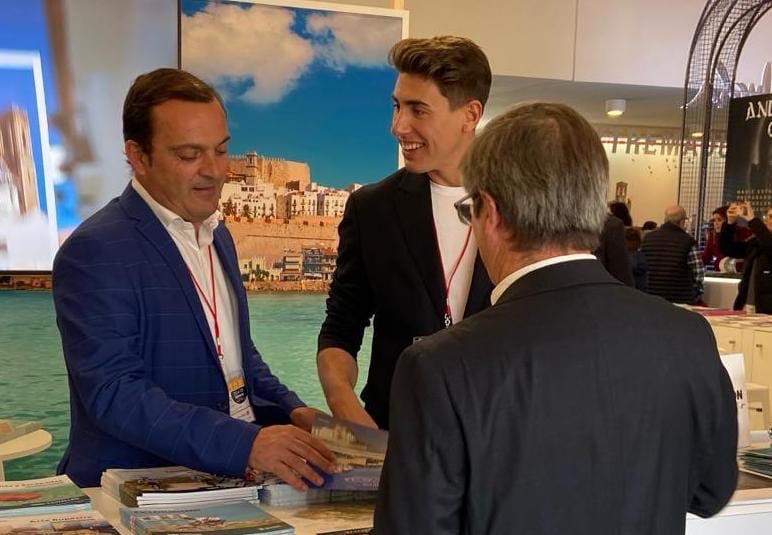 L'Ajuntament de Peníscola firma el seu «Compromís amb el Desenvolupament Turístic»