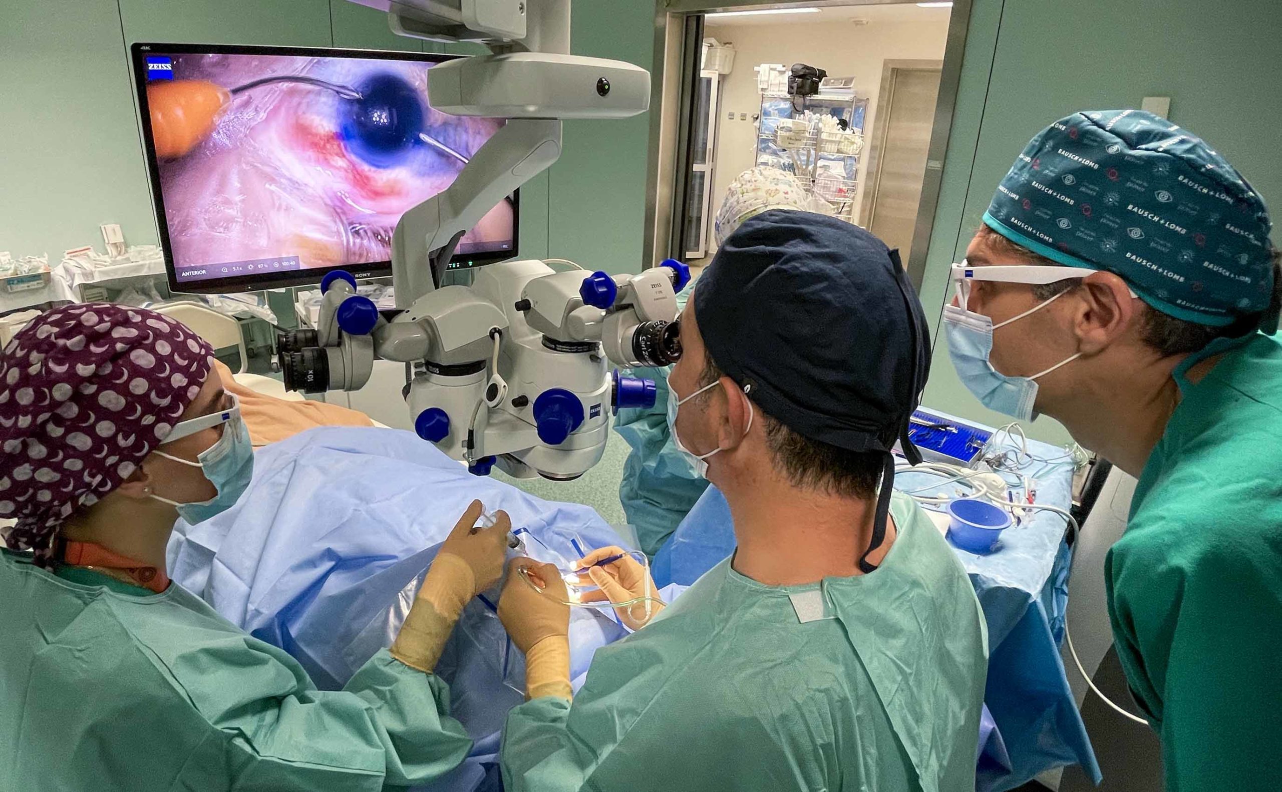La Fe introduïx dos noves tècniques de cirurgia mínimament invasiva contra el glaucoma