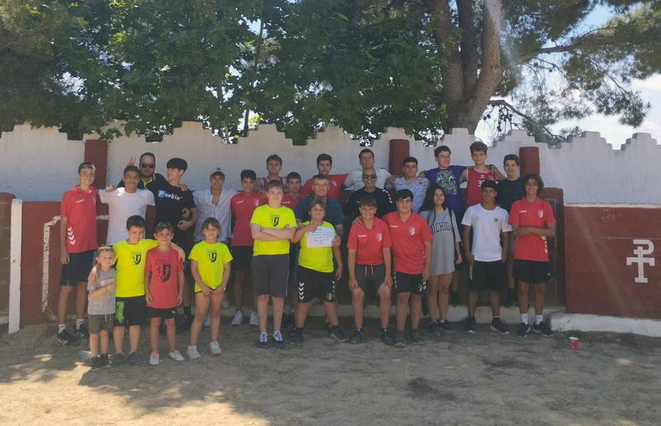 El Club Balonmano Vinaròs celebra una trobada de final de temporada