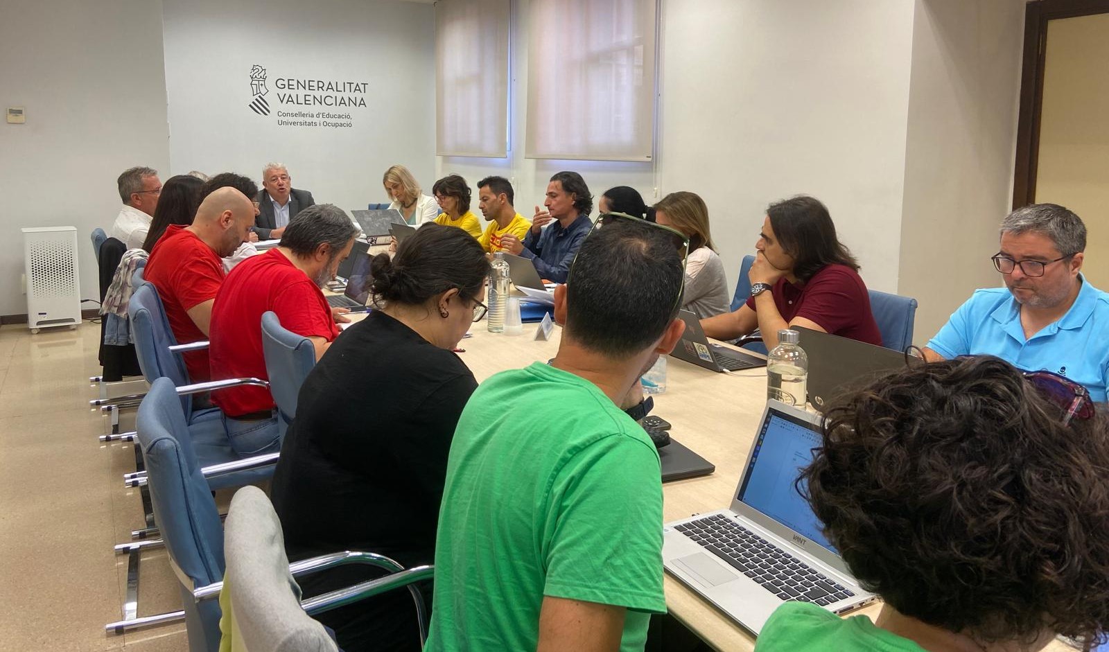 Educació presenta un increment de plantilles de prop de 1.000 docents i millores per al curs 24/25