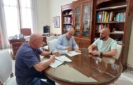 L’alcalde firma els convenis anuals amb Ateneu Maestrat i AFA Benicarló