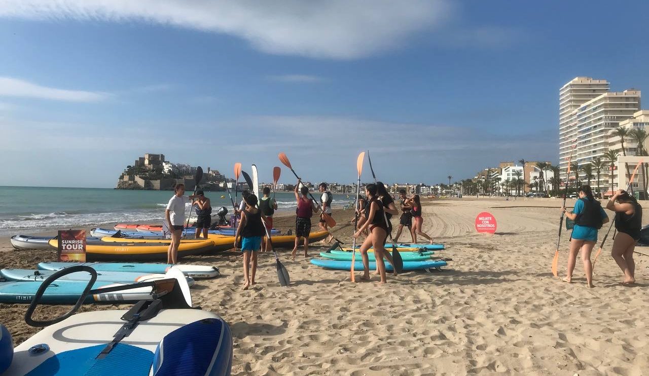 Els escolars de Peníscola gaudixen d'activitats nàutiques en col·laboració amb Esports