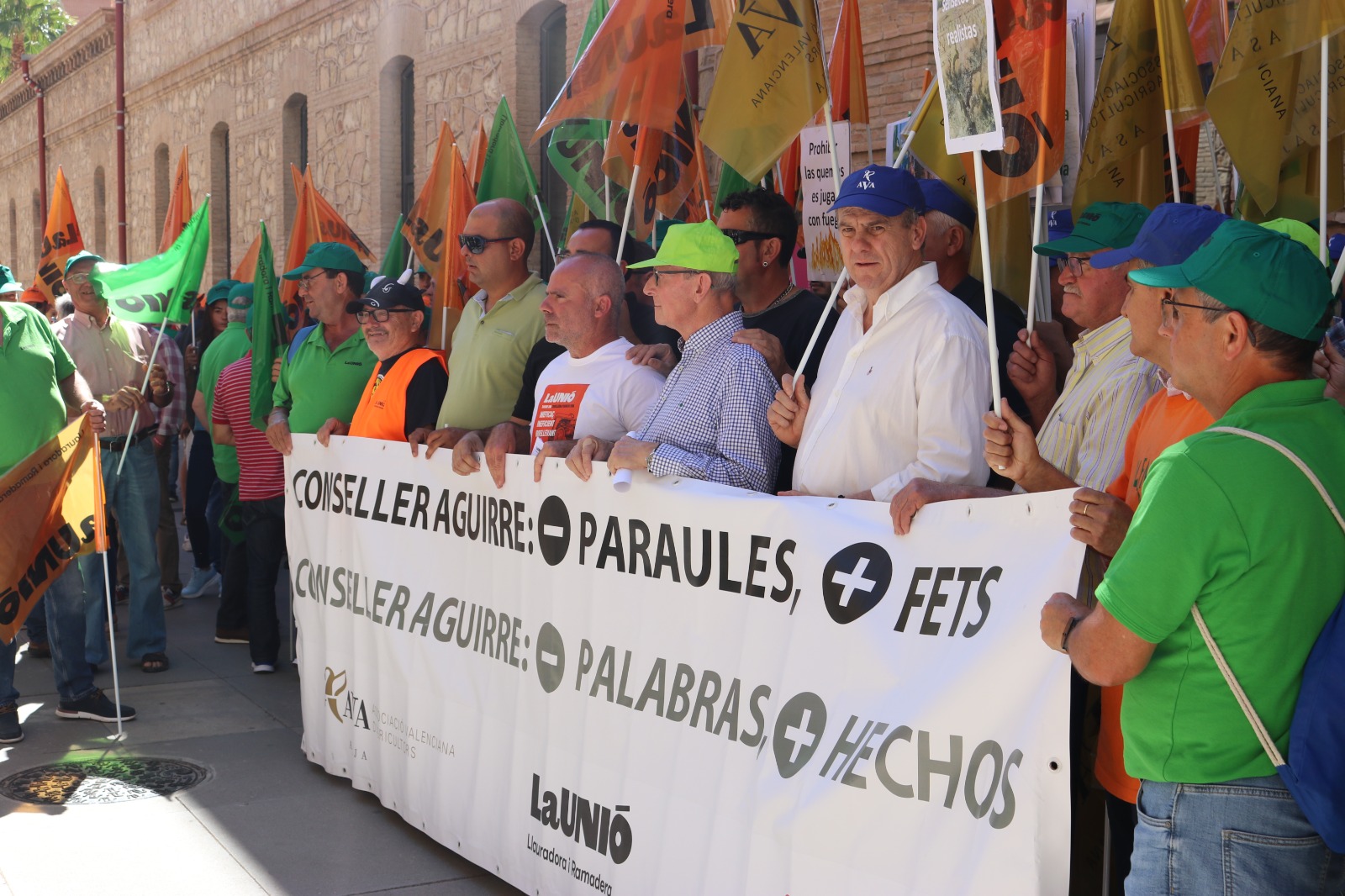 Més de 300 llauradors i ramaders demanen a la Conselleria d'Agricultura «més fets i menys paraules»