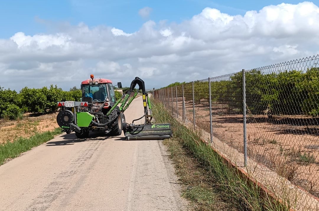 Agricultura realitza el desbrossament dels camins rurals de Vinaròs