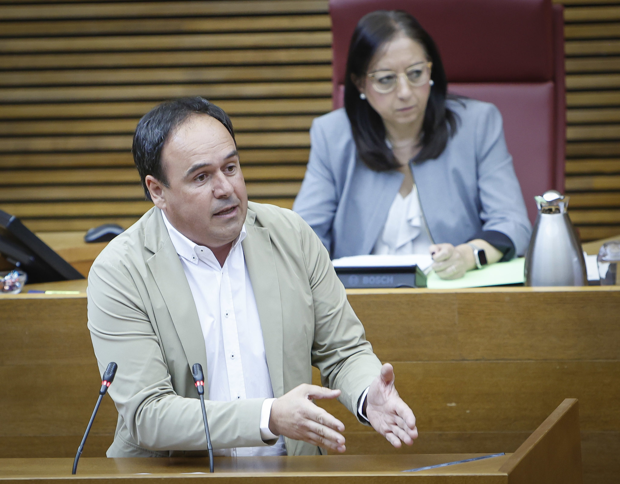 Juanfran Pérez: «La bandera LGTBI es col·locarà en les Corts, tal com es va aprovar»