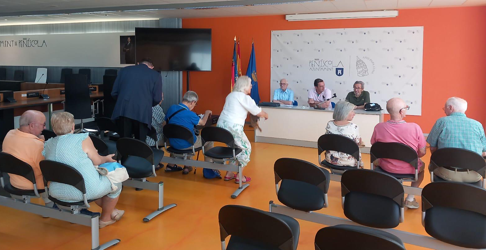 L'Associació d'Amics del Papa Luna de Peníscola nomena Soci d'Honor a l'Ajuntament