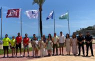 Peníscola hissa les banderes de qualitat a la platja