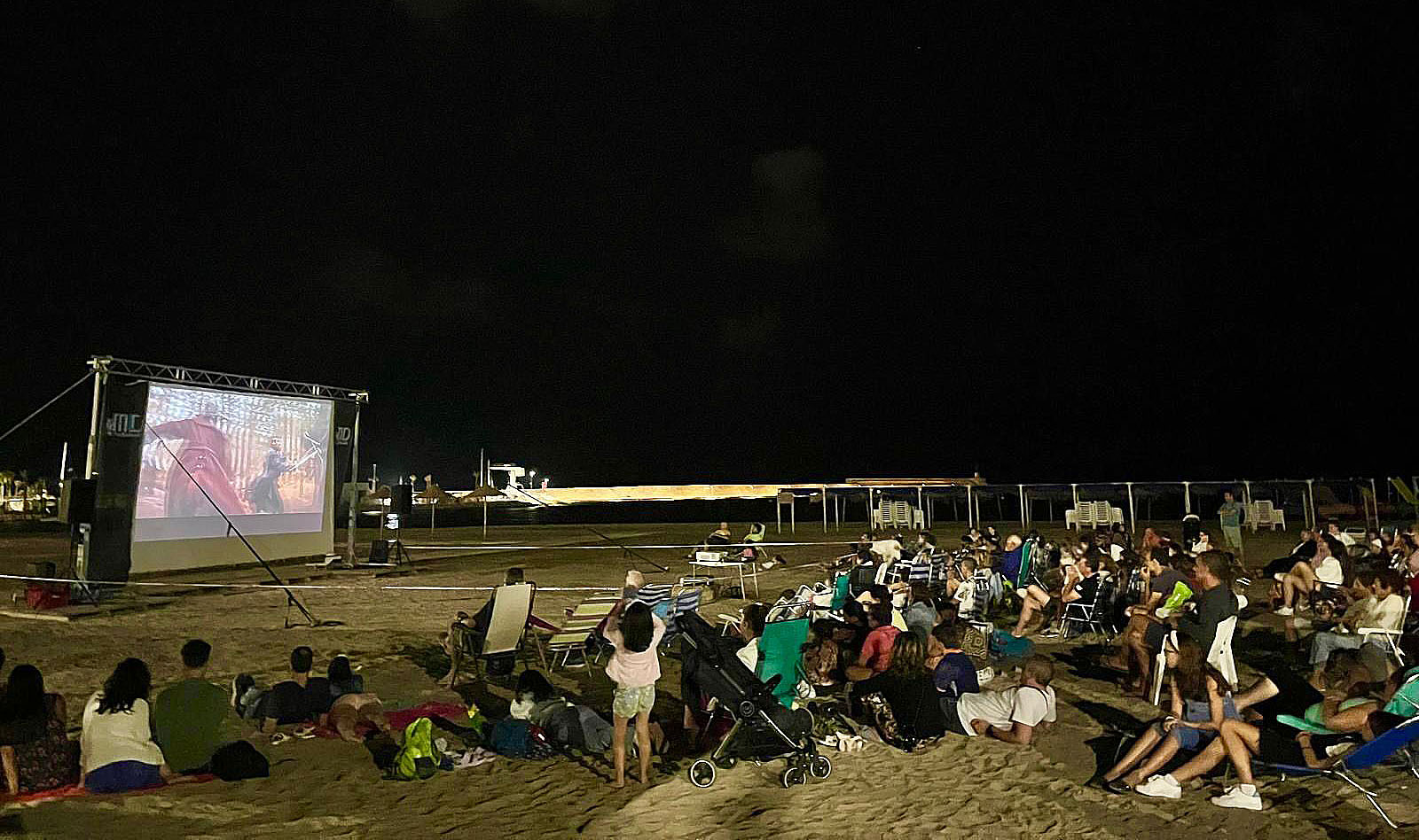Peníscola inaugura el cinema d'estiu a la platja Sud