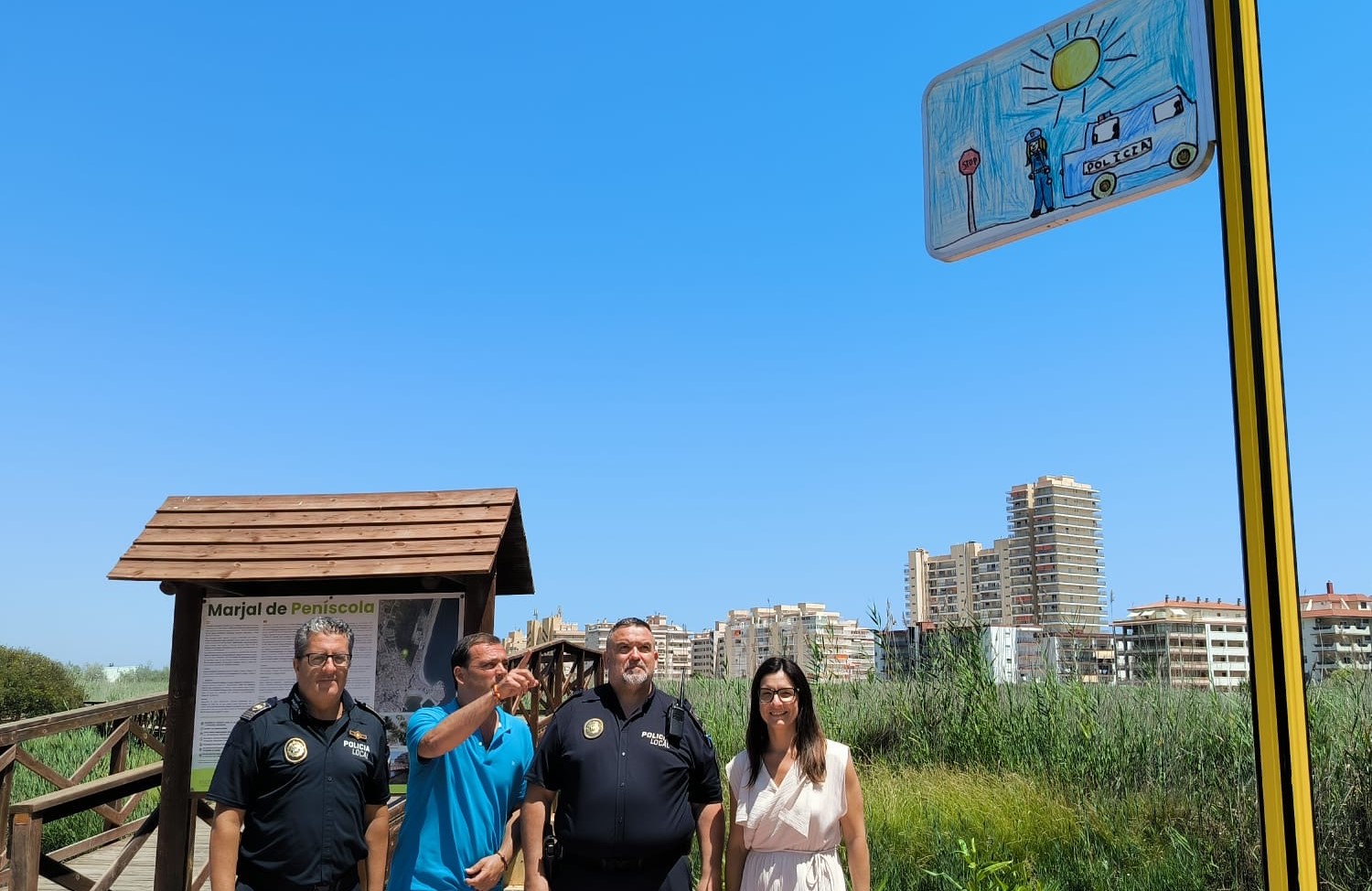 La Policia Local de Peníscola senyalitza la Ruta Escolar amb il·lustracions d'escolars