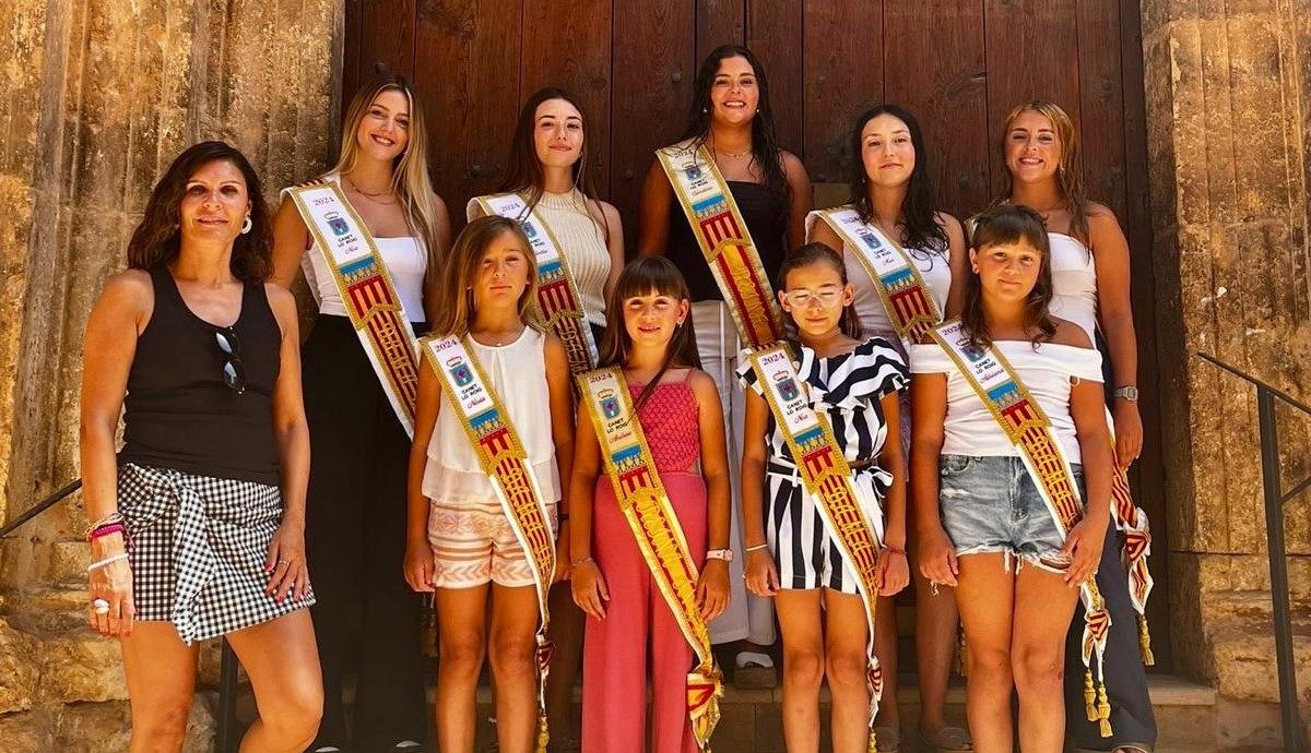 L’Ajuntament de Canet lo Roig fa l’entrega oficial de la banda i el programa a les Reines i Dames de les Festes